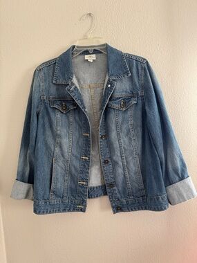 St. John’s Bay Jean Jacket in Large.